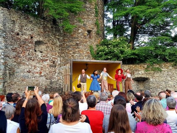 Theaterwagen, (c) Funder